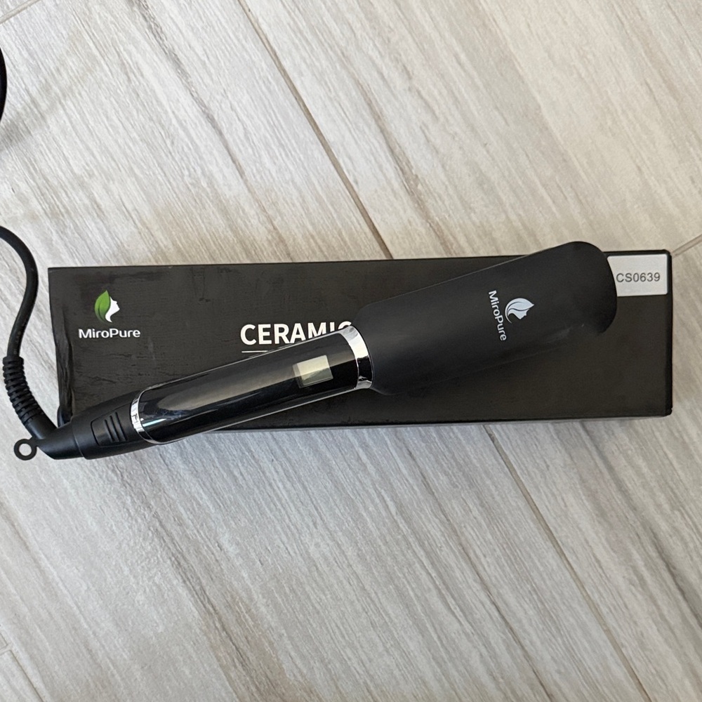 MiroPure Black Ceramic Hair‎ Straightener, like new max of 430 degrees